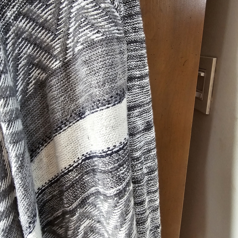 Sweater - Picture 4 of 4